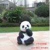 户外仿真小熊猫坐姿摆件田园林别墅景观庭院玻璃钢雕塑工艺品摆设