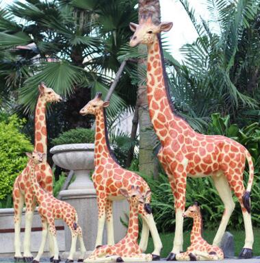 直销玻璃钢长颈鹿雕塑厂家仿真树脂动物园林景观雕塑小品摆件定制