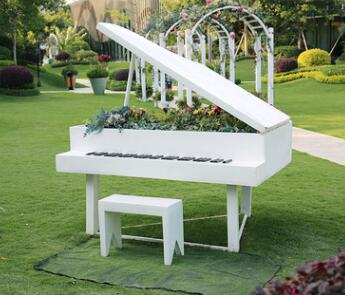 定制玻璃钢大型户外园林景观仿真钢琴雕塑商场美陈装饰落地摆件