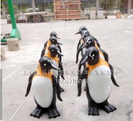 工厂货源 玻璃钢卡通企鹅雕塑园林景观落地摆件企鹅支持定做