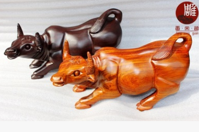 50cm草花梨金钱牛 牛气冲天 斗牛 黑檀木雕 华尔街牛 工艺品摆件