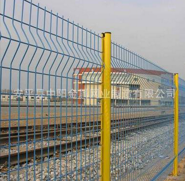 工厂外墙三角折弯护栏网加工|厂区绿化护栏 道路防护护栏网