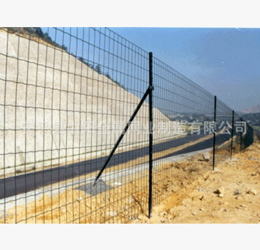【中阳金属】荷兰网果园圈山圈地钢丝护栏网公路护栏网燕尾柱