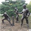 玻璃钢小孩放鞭炮童趣玩耍雕塑民俗文化商业步行街广场人物摆件