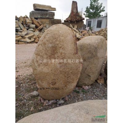 罗汉松配太湖石