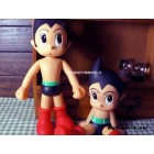 玻璃钢铁臂阿童木雕塑深圳玻璃钢卡通人物雕塑厂家