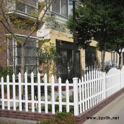 方元浩宇 陕西草坪护栏 户外花园庭院隔离栏 绿化栏杆 塑钢pvc花坛篱笆