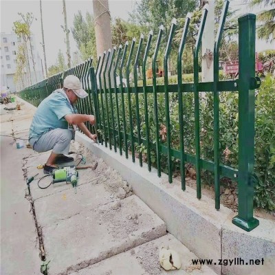 绿化带草坪护栏  公园花坛浸塑折弯锌钢