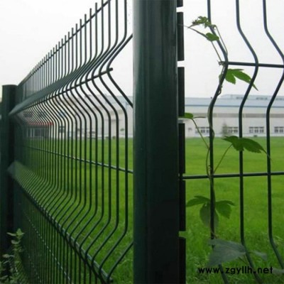 轩辰 市政绿地桃型柱护栏网  园林花坛桃型柱护栏网 单位绿地用双边护栏网 桃形柱护栏网厂家