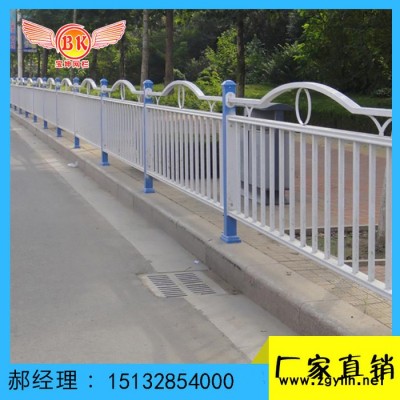 河北衡水景县带有市政护栏立柱底座 市政护栏道路护栏 宝坤批发生产