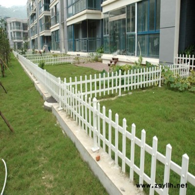贵州铜仁现货PVC草坪护栏、小区园林护栏、花坛护栏、PVC塑钢护栏