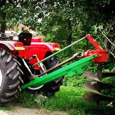 拖拉机自走式植树挖坑机 大马力柴油硬土地挖坑机